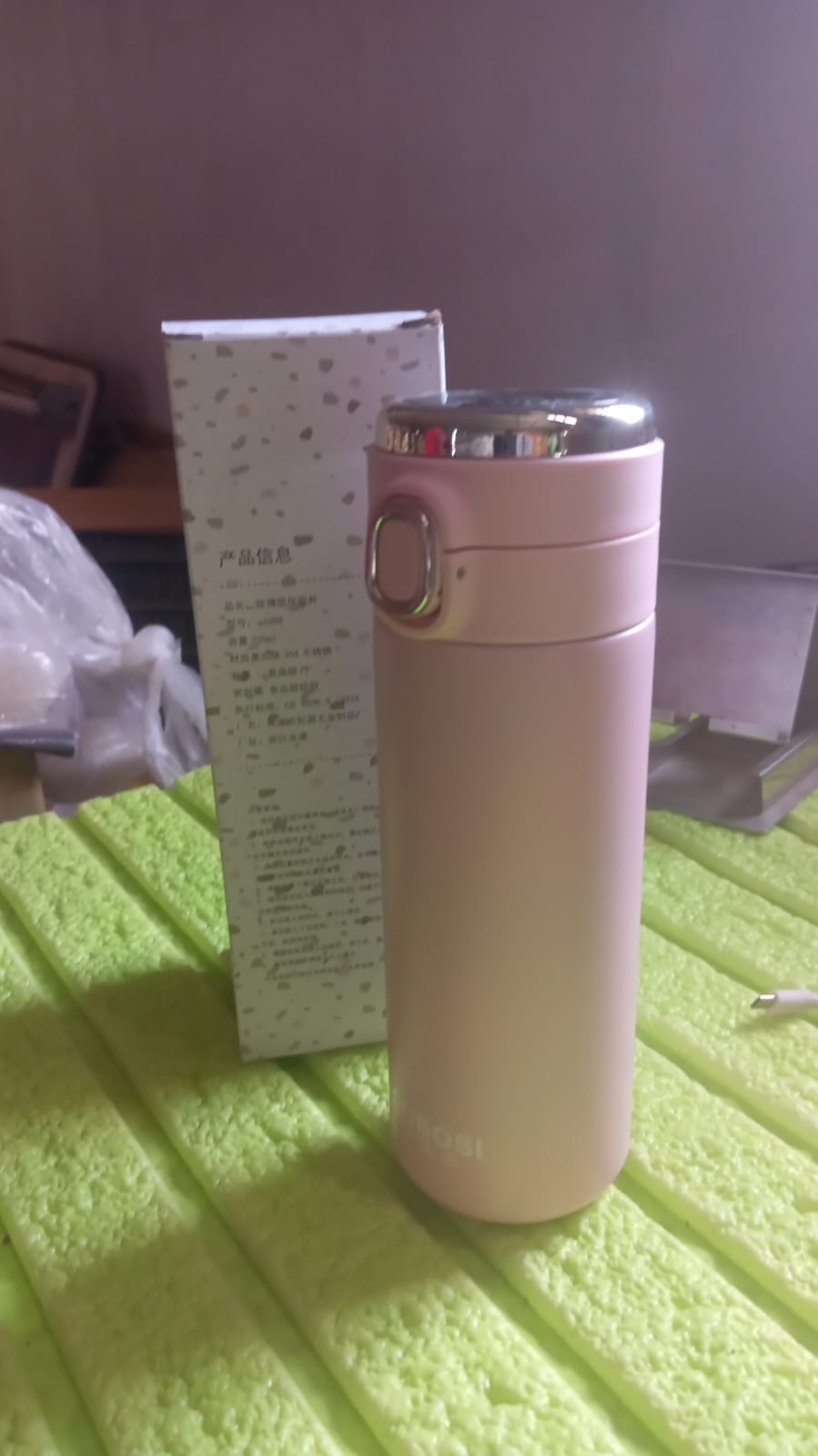 Smart Vacuum Insulated Water Bottle With Led Temperature Display Cold  Hot  Leak Proof  Office Bottle  Gym  Home  Kitchen  Hiking  Trekking  Travel Bottle (Mix Color  Design)